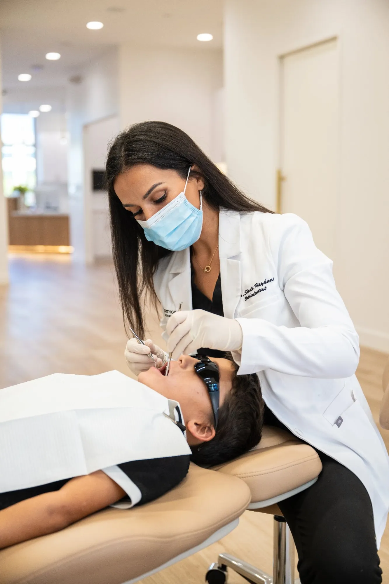 Dr. Haykani checking a patient during treatment at SC Orthodontics in Valencia